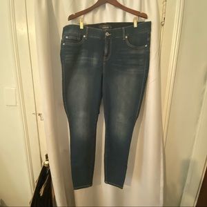 NWOT, torrid bombshell skinny jeans